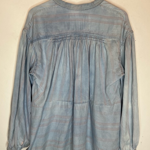 Free People We The Free Lace Up Chambray Top size Small - Picture 3 of 6